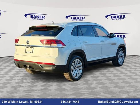 Used 2020 Volkswagen Atlas Cross Sport SE w/ Towing Package image 5