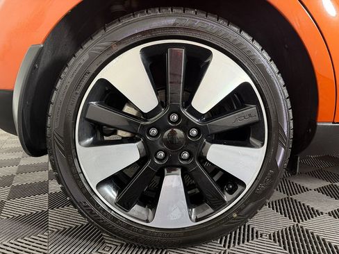 Used 2018 Kia Soul + FWD image 25