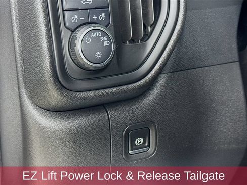 Used 2022 Chevrolet Silverado 1500 Custom Trail Boss AWD/4WD image 10