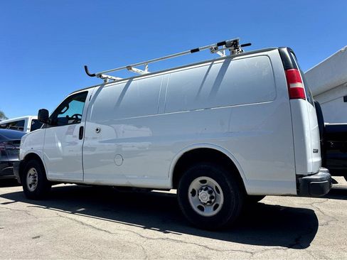 Used 2018 Chevrolet Express 2500 w/ Driver Convenience Package RWD image 3