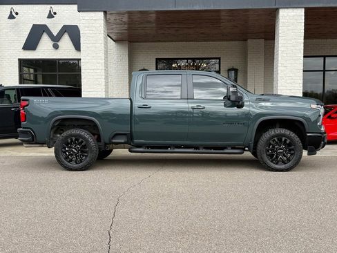 Used 2025 Chevrolet Silverado 2500 LT w/ Trail Boss Package image 4