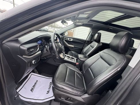 Used 2020 Ford Explorer XLT w/ Equipment Group 202A image 22