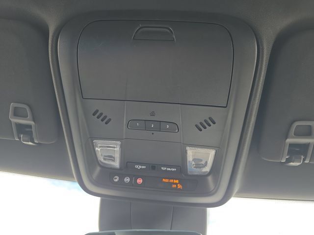 Used 2025 Cadillac XT4 Premium Luxury FWD image 27