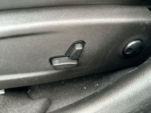 Used 2023 Chrysler 300 S image 12