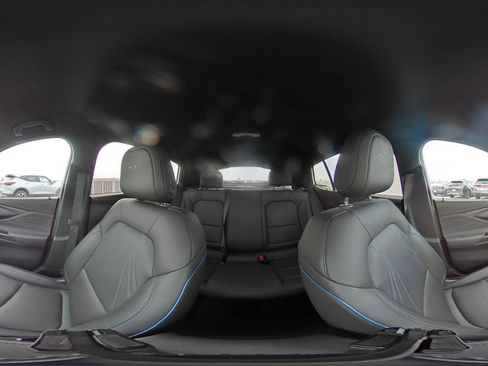 Used 2025 Buick Envista Sport Touring image 42