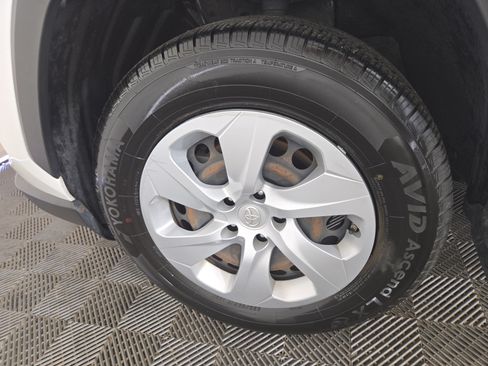 Used 2020 Toyota RAV4 LE w/ All Weather Liner Package AWD/4WD image 33
