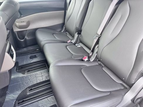 New 2026 Kia Carnival LXS FWD image 27