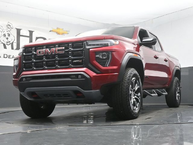 Used 2025 GMC Canyon AT4 w/ Technology Plus Package AWD/4WD image 4