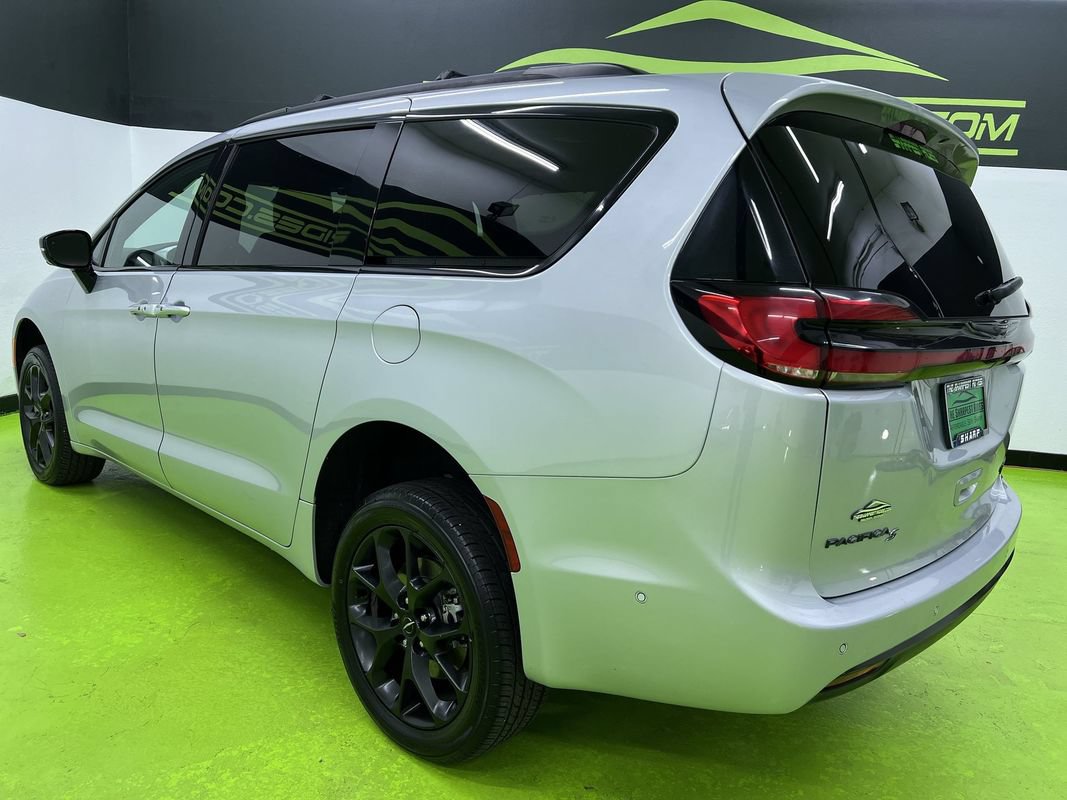 Used 2023 Chrysler Pacifica Limited w/ Uconnect Theater Family Group AWD/4WD image 7