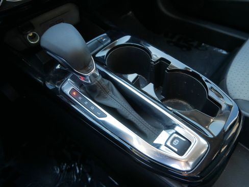 Used 2025 Chevrolet Trax LT w/ LT Convenience Package image 27