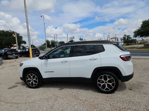 Used 2025 Jeep Compass Limited AWD/4WD image 5