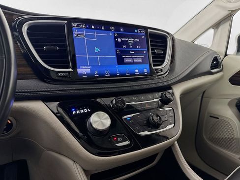 Used 2022 Chrysler Pacifica Limited image 17
