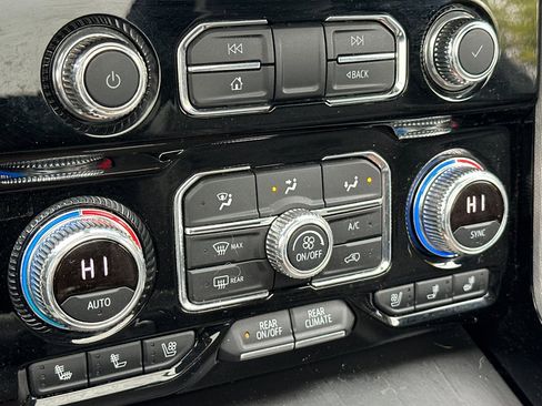 Used 2021 GMC Yukon Denali image 22