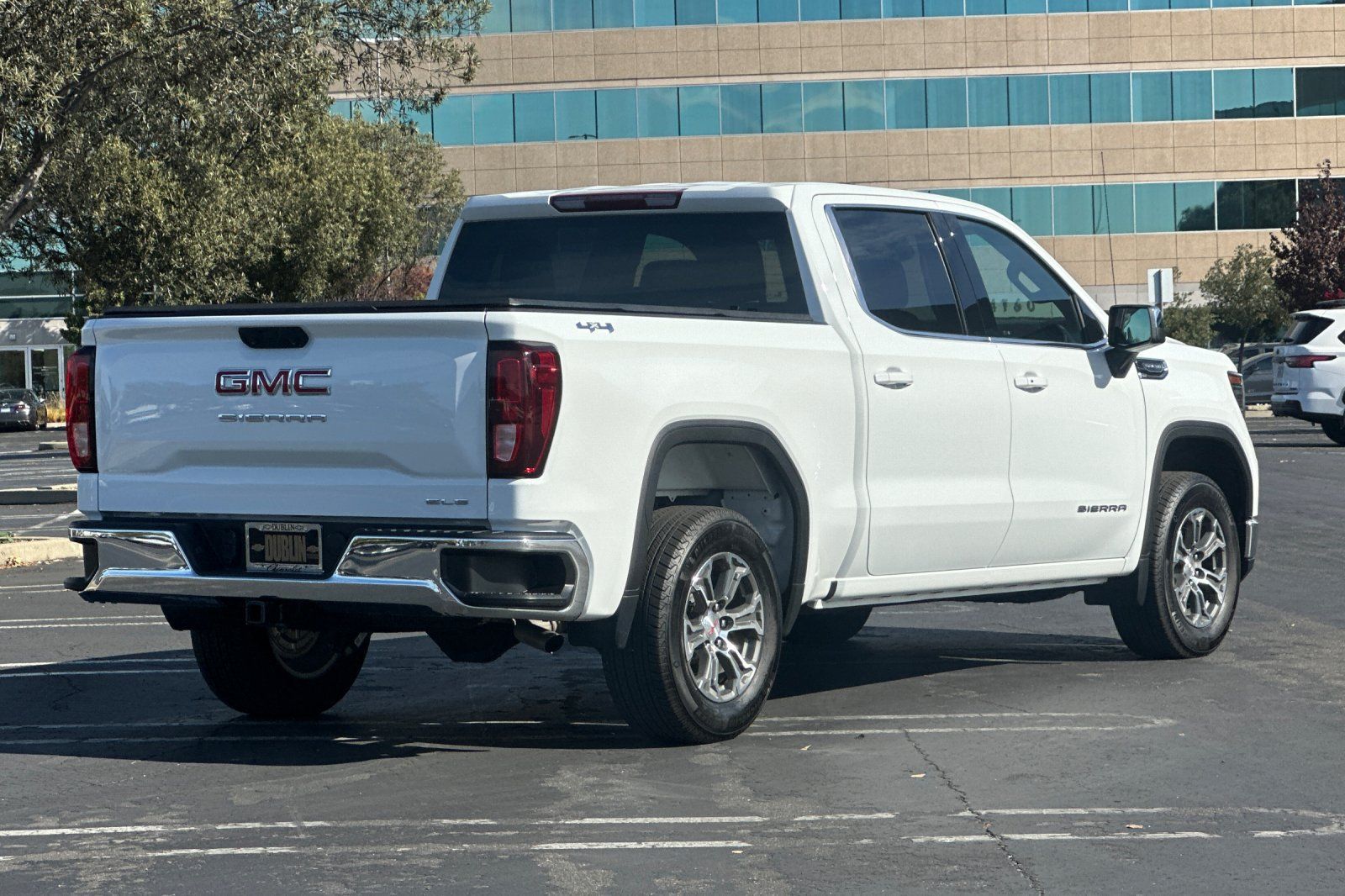 Used 2024 GMC Sierra 1500 SLE AWD/4WD image 4