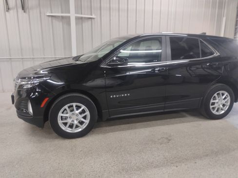 Used 2024 Chevrolet Equinox LT image 2
