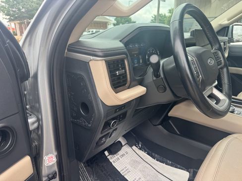 Used 2023 Ford Expedition Limited AWD/4WD image 18