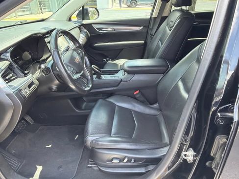Used 2019 Cadillac XT5 Premium Luxury FWD image 2