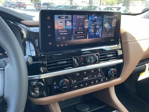 New 2026 Nissan Pathfinder Platinum FWD image 15