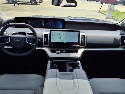 Used 2025 Ford Expedition Active AWD/4WD image 12