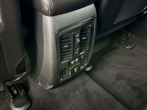 Used 2022 Jeep Grand Cherokee Limited w/ Technology Group AWD/4WD image 28