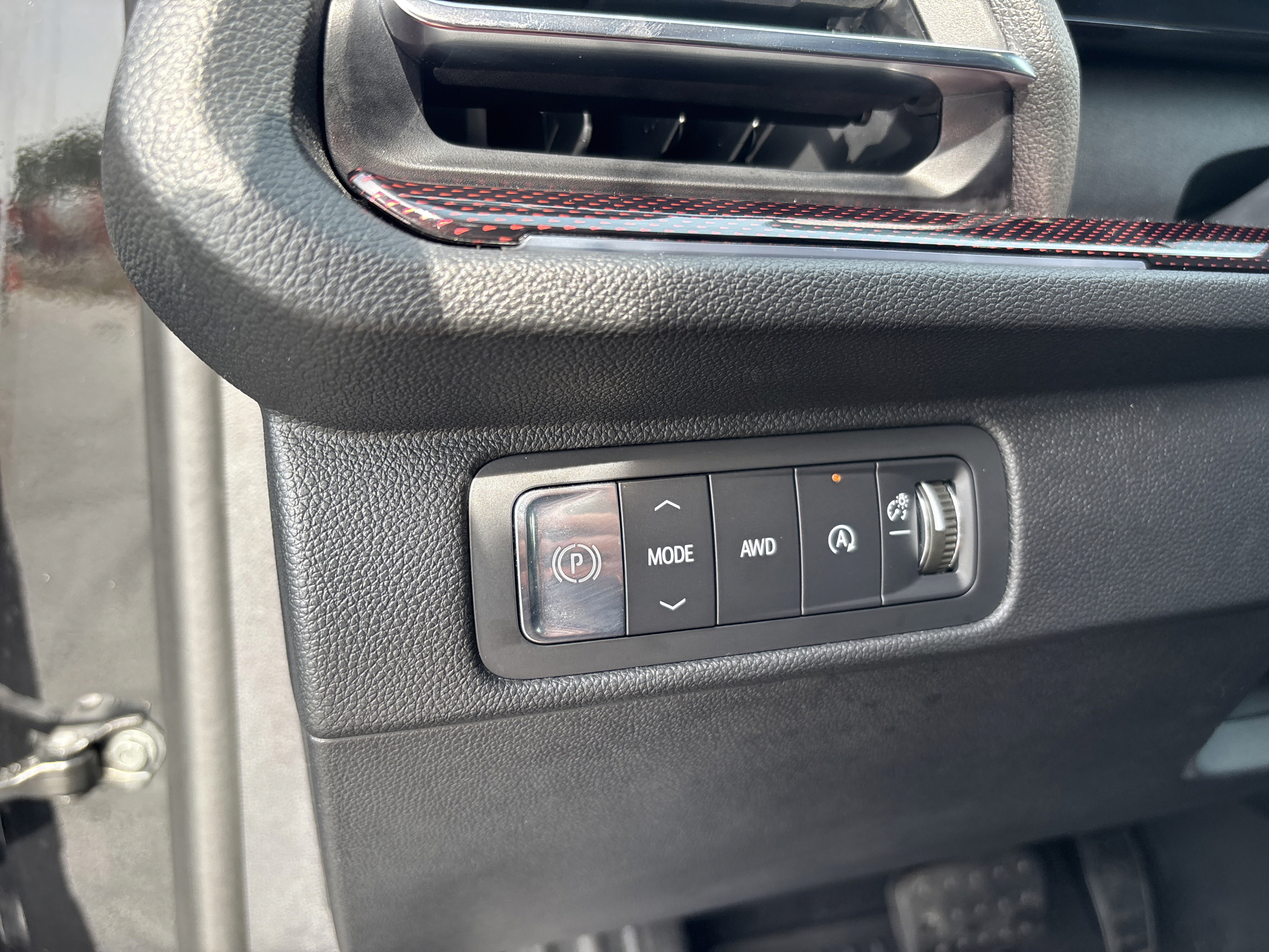 Used 2025 Chevrolet Traverse Z71 AWD/4WD image 12