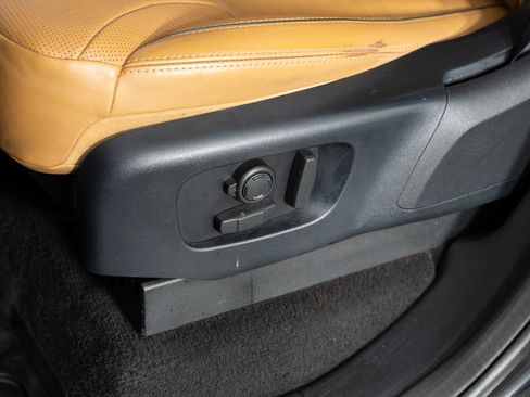 Used 2018 Land Rover Discovery HSE Luxury image 16