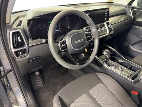 Used 2022 Kia Sorento LX AWD/4WD image 4