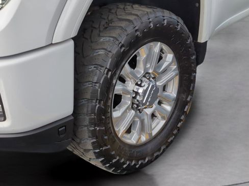 Used 2023 GMC Sierra 3500 AT4 w/ AT4 Preferred Package image 9