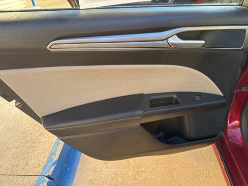 Used 2019 Ford Fusion S image 9