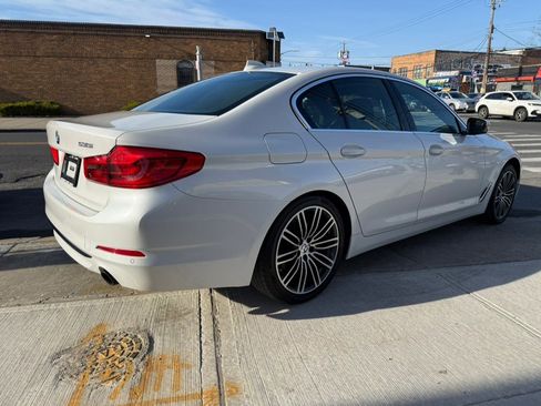 Used 2019 BMW 530i xDrive w/ Convenience Package AWD/4WD image 4
