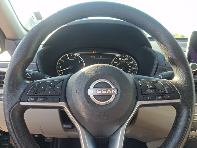 Used 2025 Nissan Altima 2.5 SV FWD image 18