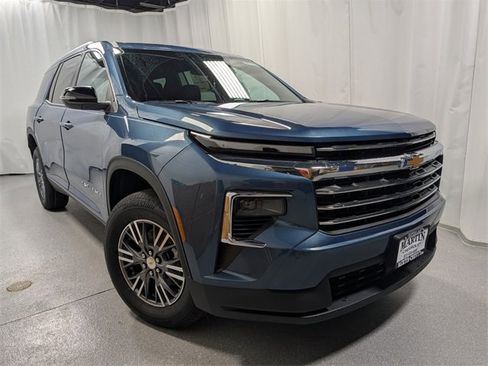 New 2026 Chevrolet Traverse LT image 2