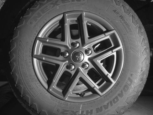 Used 2025 Jeep Wrangler Unlimited Sport AWD/4WD image 14