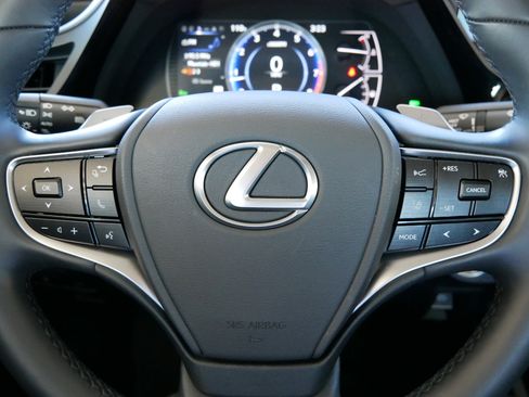Used 2025 Lexus ES 350 350 w/ Premium Package image 28