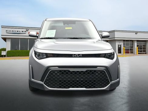 Used 2025 Kia Soul LX w/ LX Technology Package FWD image 8