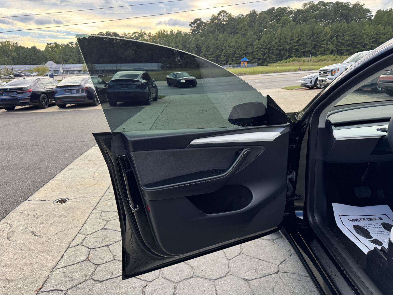 Used 2023 Tesla Model Y Long Range AWD/4WD image 3