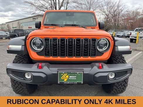 Used 2025 Jeep Gladiator Rubicon w/ Technology Group AWD/4WD image 2