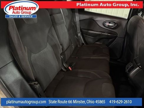 Used 2015 Jeep Cherokee Latitude w/ Comfort/Convenience Group image 33