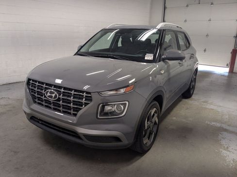 Used 2023 Hyundai Venue SEL FWD image 11