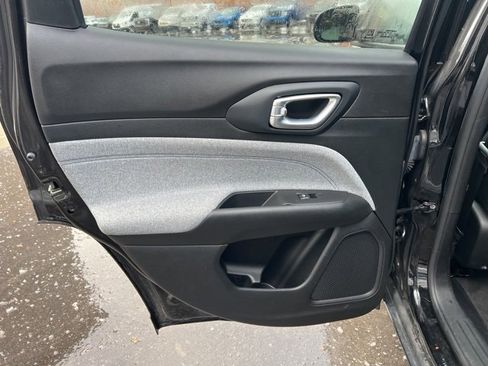 Used 2022 Jeep Compass Latitude w/ Convenience Group image 16