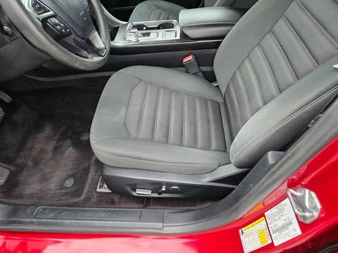 Used 2017 Ford Fusion SE w/ Fusion SE Technology Package FWD image 19