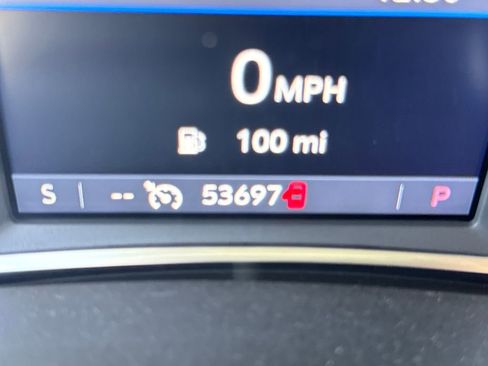 Used 2024 GMC Terrain SLT image 28