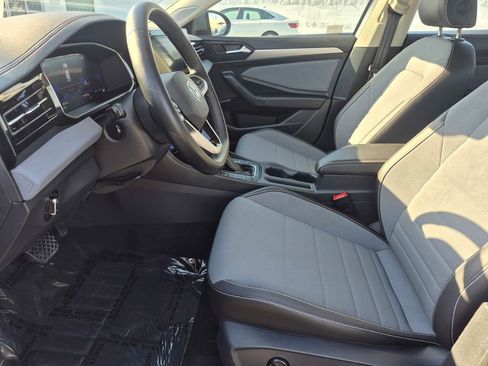 Used 2025 Volkswagen Jetta SE w/ Sunroof Package FWD image 12