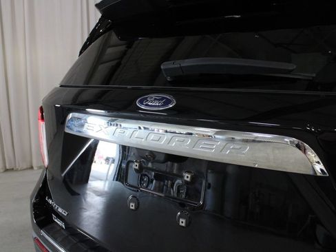 Used 2020 Ford Explorer Limited AWD/4WD image 33