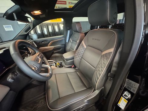 Certified 2026 GMC Canyon Denali w/ LPO, Denali Black Edition AWD/4WD image 18