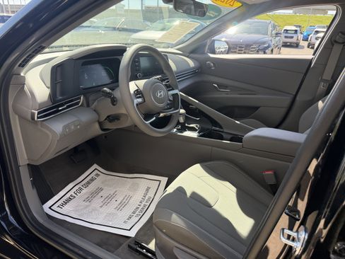 Certified 2025 Hyundai Elantra Hybrid FWD image 23