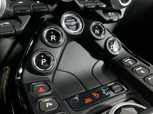 Used 2019 Aston Martin V8 Vantage Coupe RWD image 64