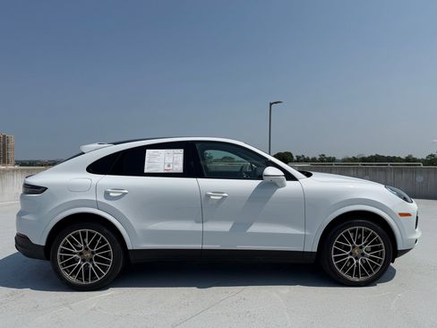 Certified 2023 Porsche Cayenne Coupe AWD/4WD image 8