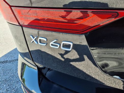 Certified 2023 Volvo XC60 B5 Core image 5