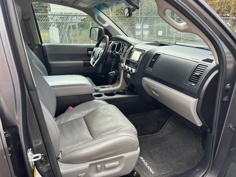 Used 2015 Toyota Sequoia Platinum AWD/4WD image 18